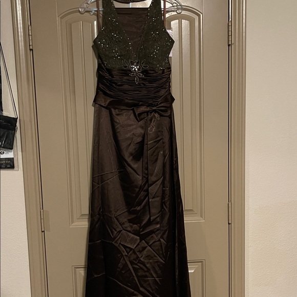 Elegant Silver Sequin Dress - Picture 1 of 2